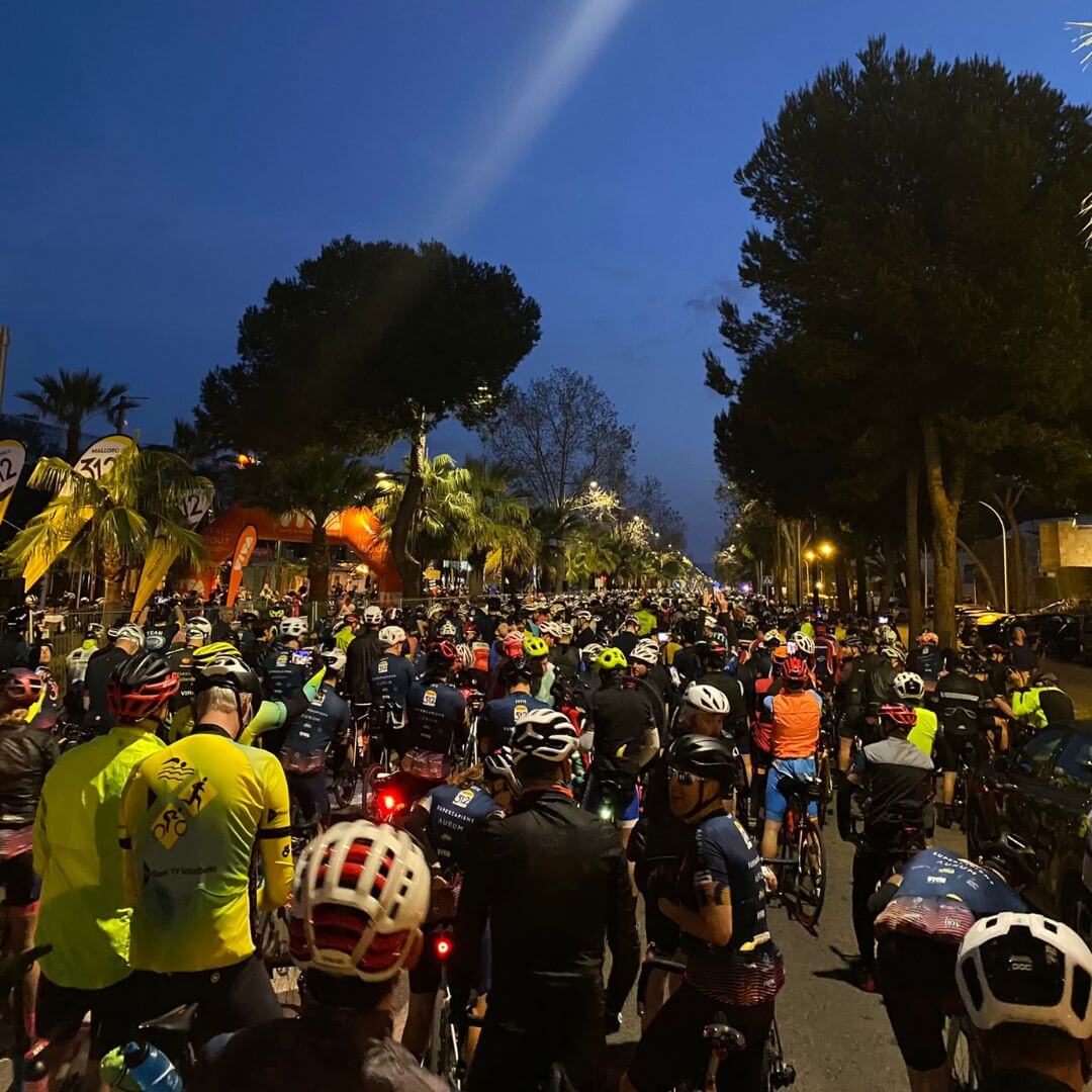 miles de bicis en la línea de salida de la Mallorca 312